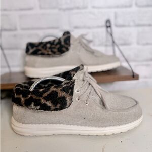 Hey Dude Womens Size 9 Britt Cream Cheetah Lace Up Shoes